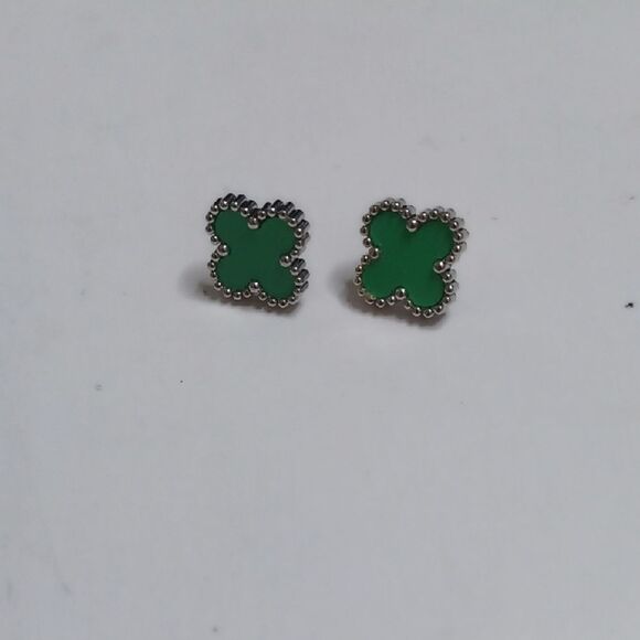 Green Clover Stud Earrings - Picture 1 of 4